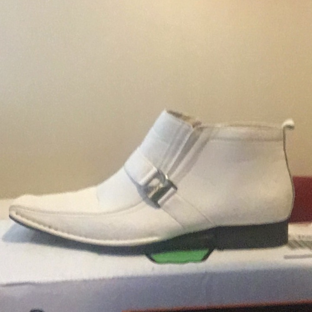 I’m selling shoes